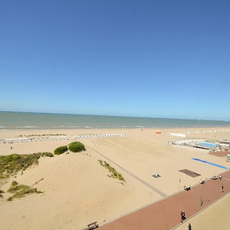 Apartment Stylish With Balcony, Sea Views, Cleaning Included Oostduinkerke