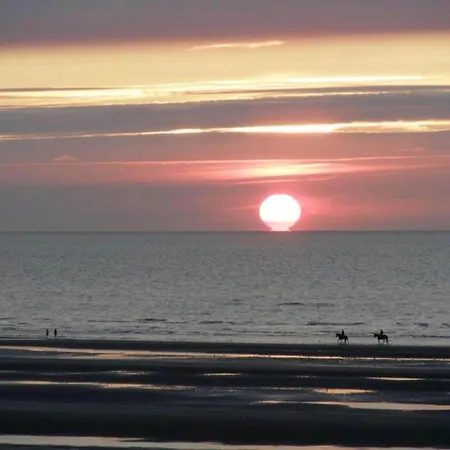 Stylish With Balcony, Sea Views, Cleaning Included * Oostduinkerke