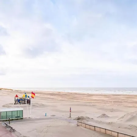 Stylish With Balcony, Sea Views, Cleaning Included Apartment Oostduinkerke