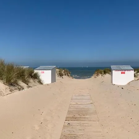 Stylish With Balcony, Sea Views, Cleaning Included Oostduinkerke