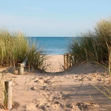 Stylish With Balcony, Sea Views, Cleaning Included Oostduinkerke